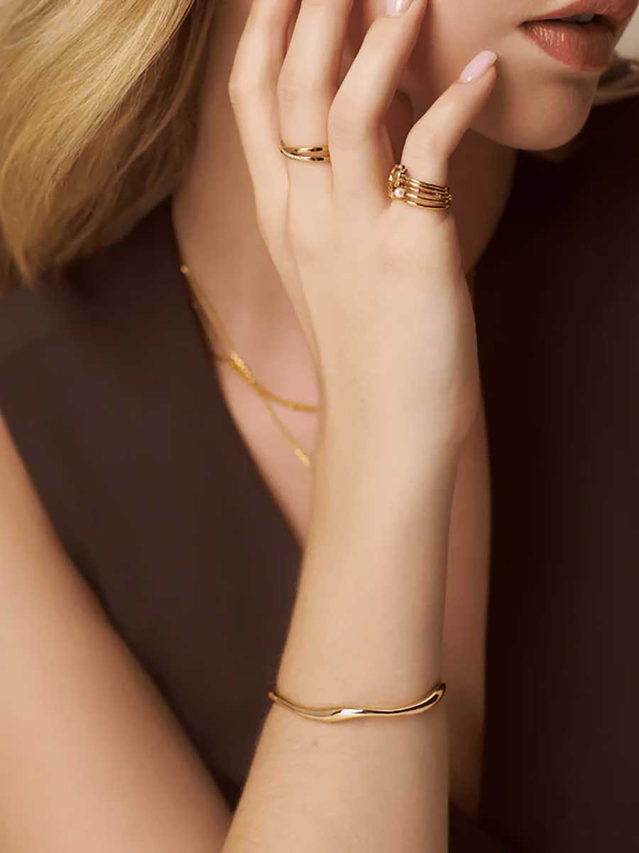 Fine-Wave-Bangle-Gold2